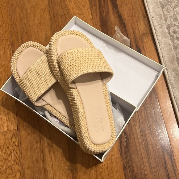 ROUND TOE WEDGE HEEL THICK PLATFORM BRAIDED FABRIC SLIP-ON SANDALS - Picture 3 of 8